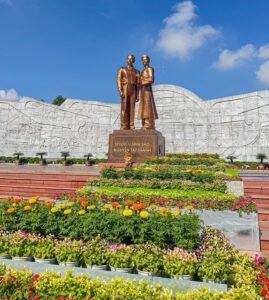 Không gian tuyệt đẹp tại tượng đài Nguyễn Sinh Sắc - Nguyễn Tất Thành